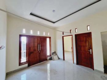 Rumah Cantik 2 Lt Modern Cluster One Gate Gedongan
