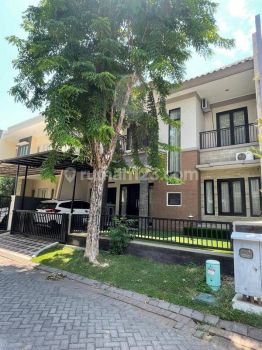 Rumah modern di pakuwon city surabaya