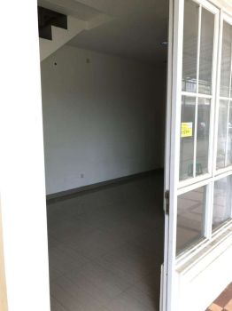 DISEWAKAN RUMAH PERTAHUN (tanpa perantara)