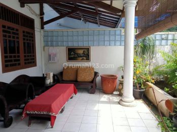 Rumah di lokasi strategis di Kebayoran Baru