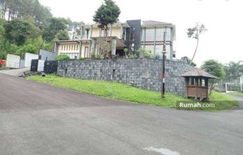 Rumah Semi Villa Di dalam Komplek Kampung Daun Lembang