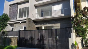Rumah Bagus 2 Lantai di Regency 21 Dekat Klampis, Semolo