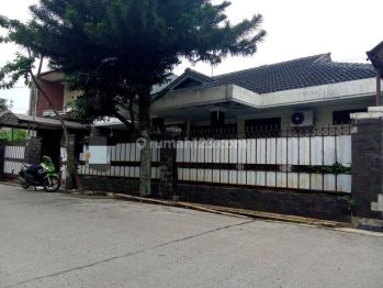 Rumah Asri Terawat di Dalam Komplek, Cijawura , Bandung