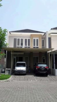 Rumah Minimalis di Royal Residence