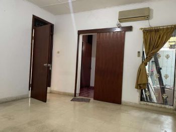 Disewakan Rumah Nyaman dan Asri Strategis Di Tebet Barat Jakarta