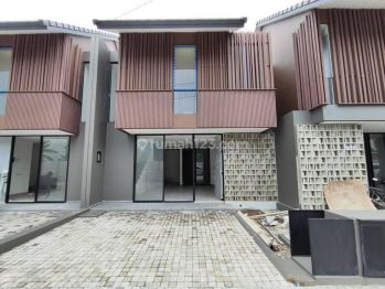 Rumah Central Park Merr, Modern Minimalis Kontemporer, Murah