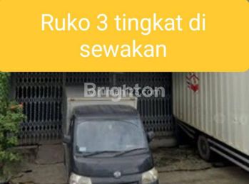 Ruko Di kan 3 tingkat. sangat strategis. sangat cocok untuk usaha apa saja. alat