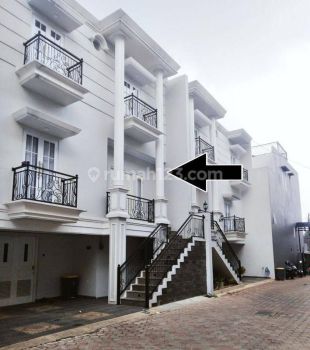 RUMAH DI JUAL CILANDAK 3 LANTAI SHM BAGUS