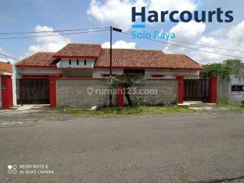 Rumah bagus strategis siap pakai