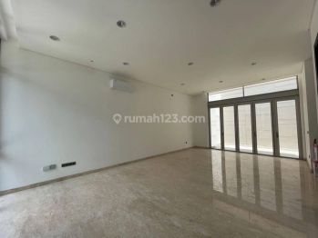 Rumah Mewah 3 Lantai Semi Furnished View Golf