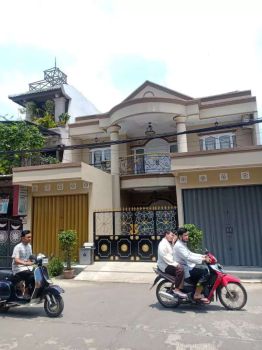 Dijual Rumah plus 2 toko