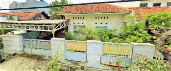 Rumah Tua. Jelambar Kav.polri. 11x31. Jalan 2 Mobil.