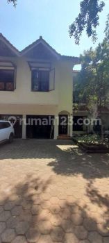 Sewa rumah murah pool cluster Kemang Jakarta Selatan