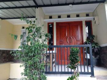 RUMAH UJUNG BERUNG DI KOMPLEK GRIYA WINAYA JUAL BUTUH