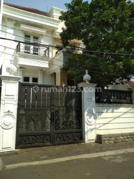 Rumah Baru Minimalis Kebayoran Baru Lt. 260m Lb. 600 M. 17,5 M