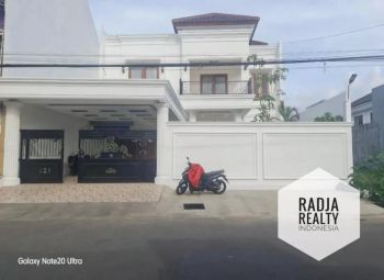 Rumah Baru Super Mewah Full Furnish Kolam Renang Barat TUGU JOGJA