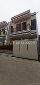 Rumah baru mewah 2 lantai di kav BNI Jatiasih,bekasi bebas banjir