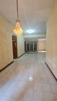 Rumah strategis hitung tanah di jalan siwalan kerten laweyan solo