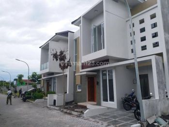 Rumah Bagus Mewah 2lantai Dekat Solo Klodran Colomadu