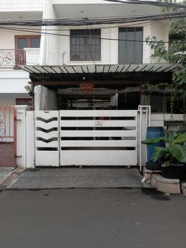 Rumah di Muara Karang VIII, lingkungan nyaman dan jarang ada.