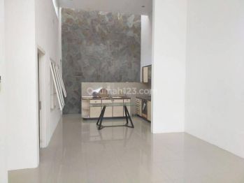 Rumah Sudah Renovasi SHM di Jl.Graha Raya Bintaro Tangsel