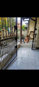 Rumah 1,25 lantai sudah renovasi siap huni, Taman Kopo Indah