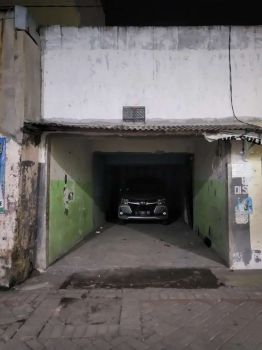 Dijual tanah / parkiran mobil