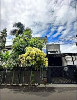 Rumah Cantik di Moch Ramdhan Srimahi 3 Lantai