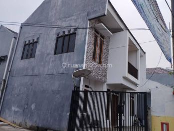 Rumah 2 Lantai SHM di Pejuang Jaya, Bekasi Disewain H0719