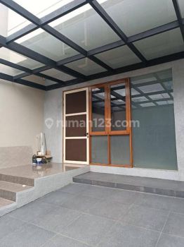 Disewakan Rumah Modern Minimalis Baru Renovasi Puri Indah