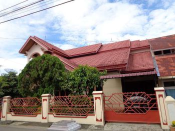 Disewakan Rumah 2 Lantai Lokasi Strategis di Belakang Transmart Padang