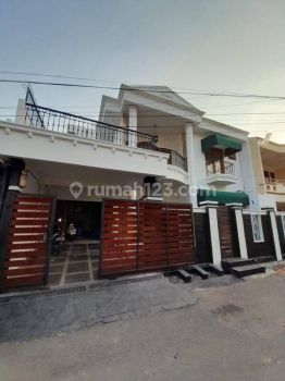 Rumah Baru Dalam Tahap Renovasi Di Pondok Bambu Jaktim