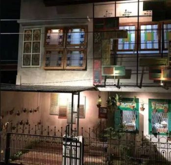 Rumah di Tanah Kusir 2 lantai lt 72 m2 lb 100 m2 ada 3 kt 2km carpot, taman, ada