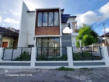 RUMAH BARU MEWAH 2 LANTAI HOOK STRATEGIS TEPI JALAN ASPAL DI PURWOMARTANI SLEMAN