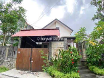 Rumah, A Simply Homey House In Taman Mumbul, Benoa