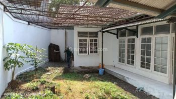 Rumah dalam komplek Taman Pelesiran dekat Ciwalk dan Kampus ITB