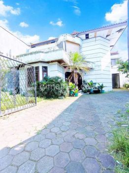 Rumah Cantik Butuh Renov Parkir Luas di Condet Jaktim