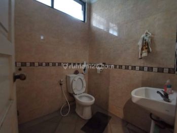 Ruko Hook 3 Lantai Strategis di Kompleks Ruko Taman Kebon Jeruk