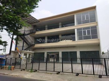 Ruang Usaha Serbaguna Lokasi Strategis Bebas Banjir