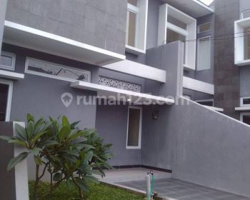 Rumah 2 Lantai Strategis Dekat Kampus  Uhamka