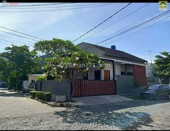 Rumah 1,5 Lantai Sudah Renovasi Furnished SHM Dekat Galaxy Bekasi