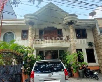 Rumah strategis area kebayoran baru cocok untuk silent office / usaha