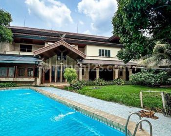 Rumah Mewah di Bukit Golf Pondok Indah Halaman Luas Private Pool
