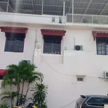 Dijual Rumah 3 Lantai Modern Bali Ada Kolam Renang Cipinang Indah