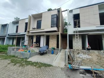 PROMO RUMAH BARU 2 LANTAI SIAP HUNI