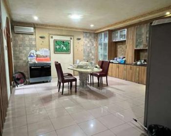 Jual Rumah Sunter Bangunan Kokoh 3 lantai Siap Huni Terawat