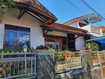 Rumah tinggal 2 lt pemandangan kota Bandung