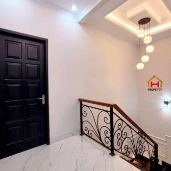 Rumah Mewah Dekat Tol TB Simatupang