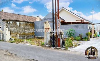 TANAH Pekarangan Hoek Siap Bangun