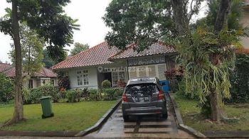 Rumah Villa Rancamaya, Deket lapangan golf, sebrangnya hotel